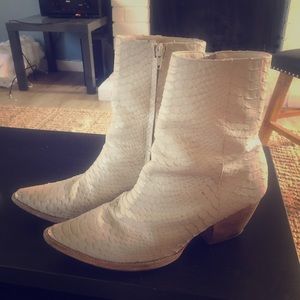 Matisse Cathy cream snakeskin boots